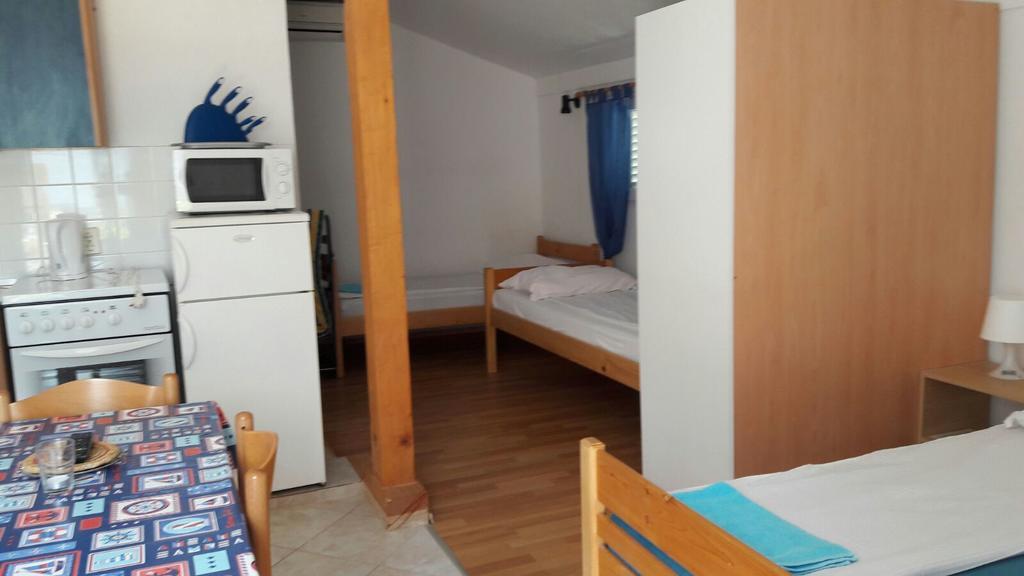 Neven Apartment *